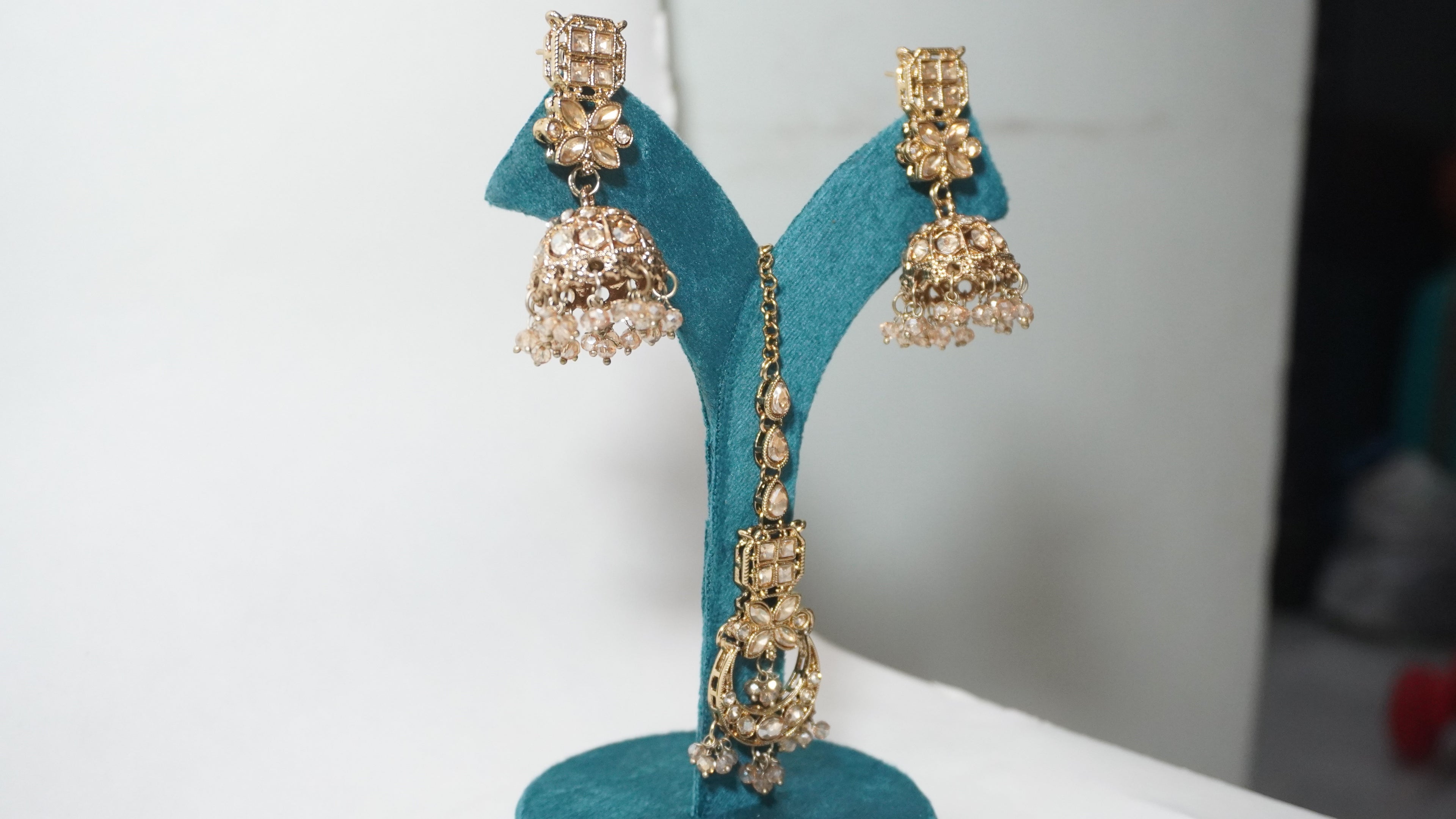 Antique Gold Kundan Choker Set with Jhumkas & Maang Tikka – Traditional Geometric Floral  Jewelry