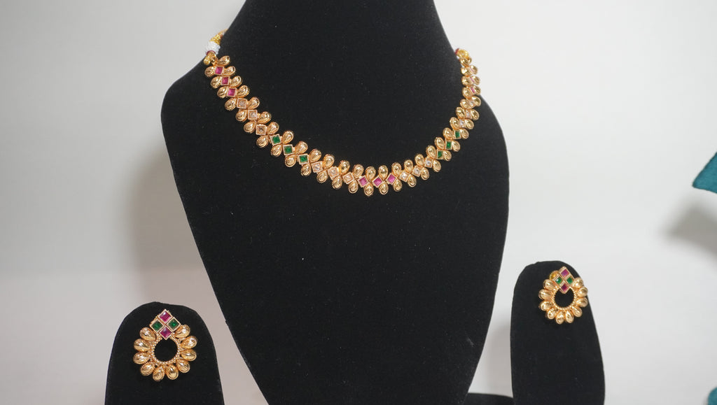 Exquisite Matte Gold-Plated Kemp Stone Necklace Set with Matching Floral Studs